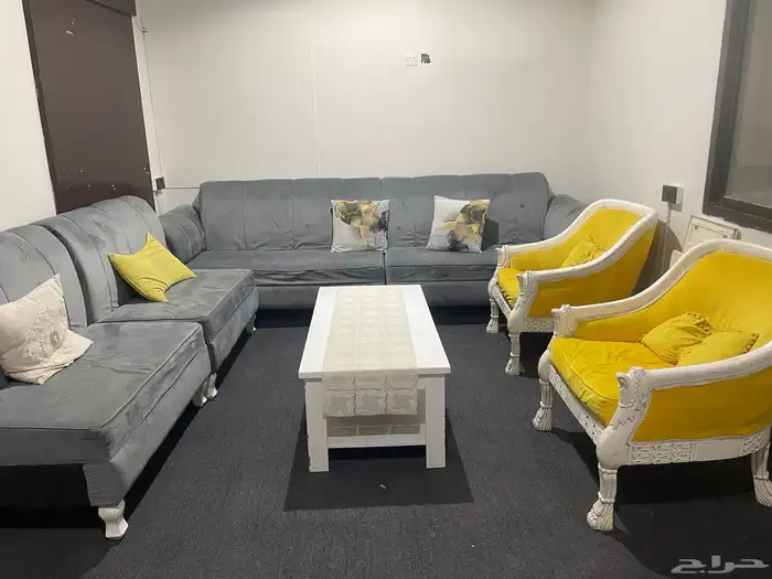 طقم كنب مع كرسيين وطاوله 3