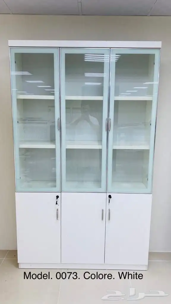 دولاب تخزين مكتبي خشبي بأبواب زجاجية وقفل 47