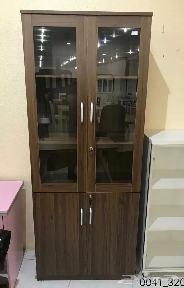 دولاب تخزين مكتبي خشبي بأبواب زجاجية وقفل 36