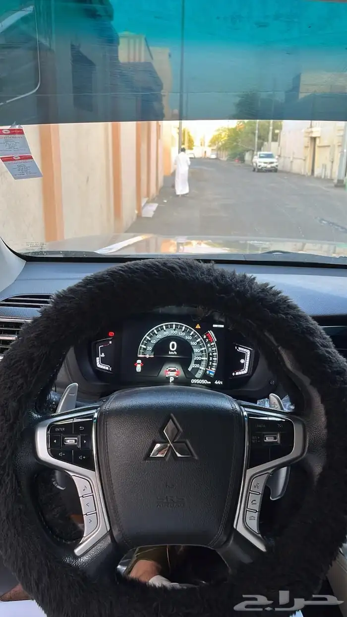 ميتسوبيشي مونتيرو 2021نص فل للبيع استخدام مالك اول 0