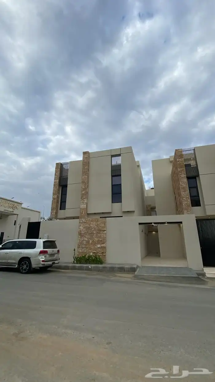 فيلا مودرن على شارعين للبيع - بالقرب من الجامع 0