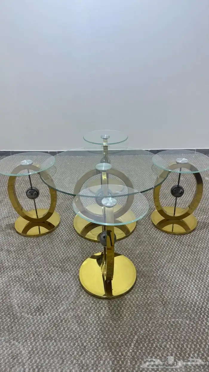 طاوله كبيره و4 خدمه 0