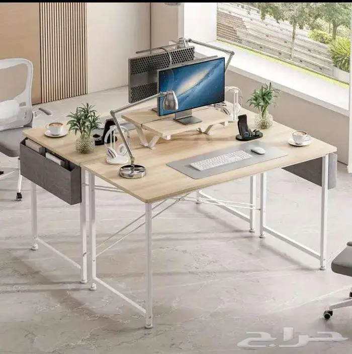 مكتب عصري مع جيوب تخزين نوع الخشب عالي الجودة 1