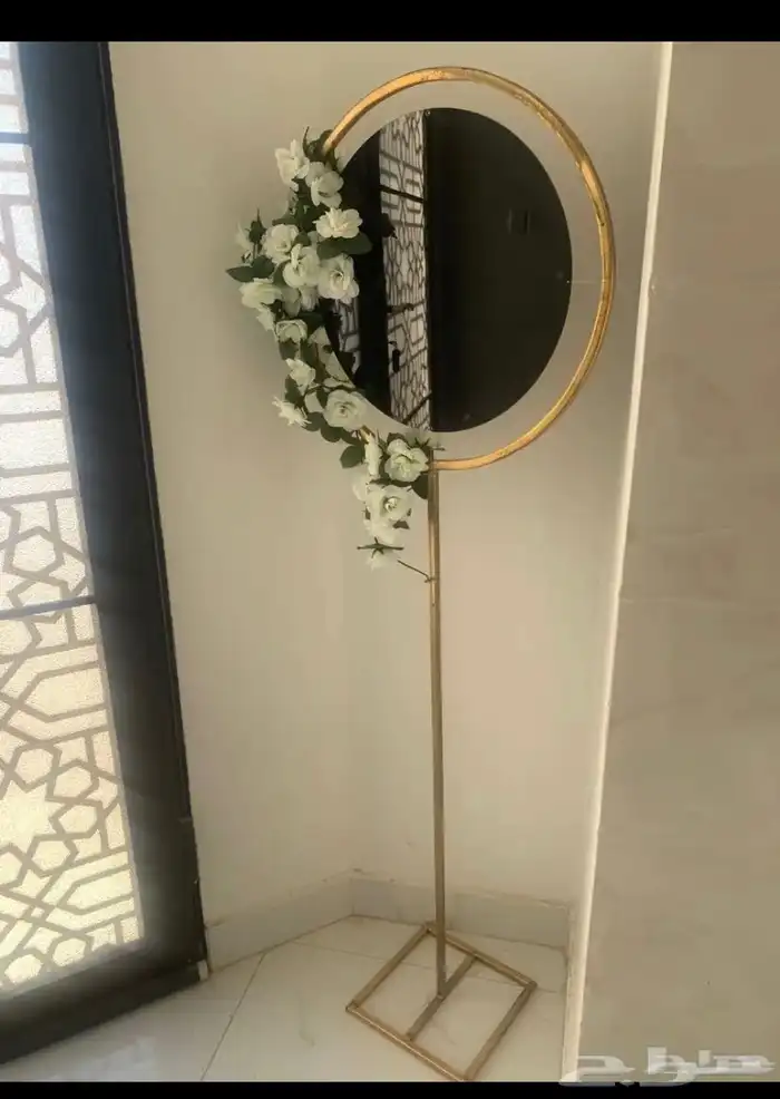 ستاند زينة ذهبي 0