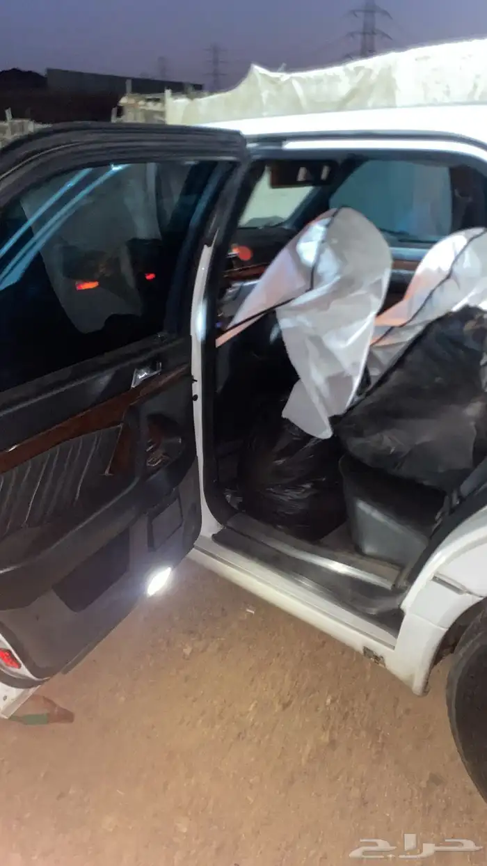 للبيع شبح موديل 95 سياره مشيكه بالكامل بطنه منفوض فيه مكينه 3