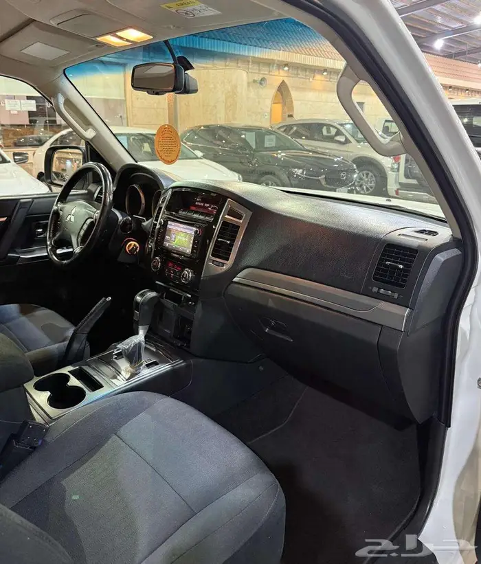 للبيع باجيرو 2020 بابين V6 3.8 سعودي 39