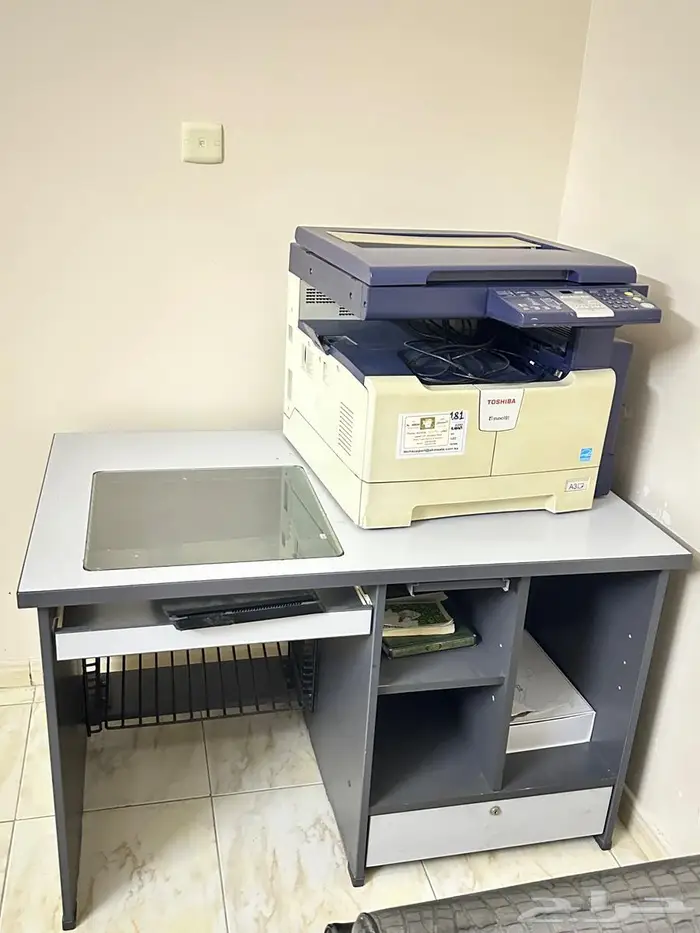 طاولة مكتب 0