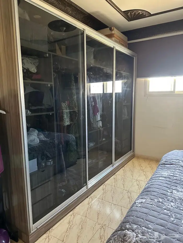 غرفة نوم شبه جديدة مع مجلس ارضي مودرن 2