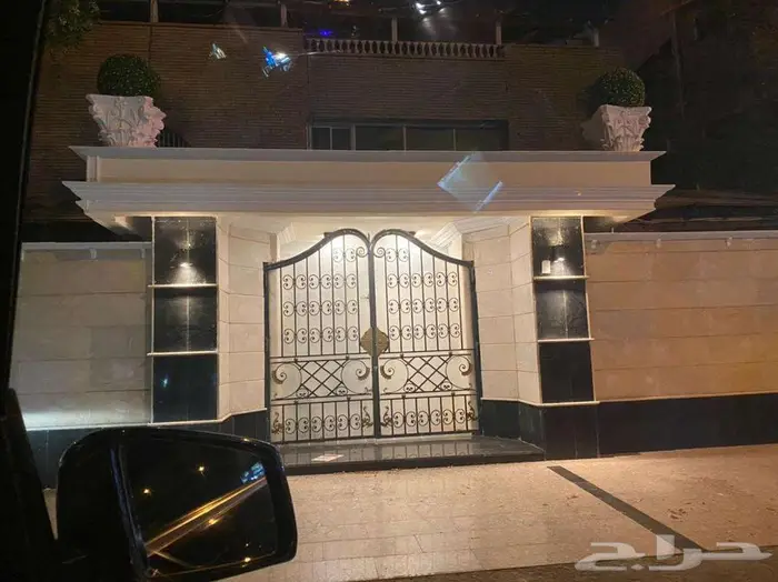 عقار مميز للبيع في حي السلامة 0