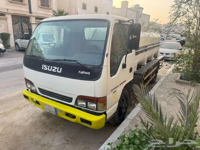 وايت ايسوزو 1999 0