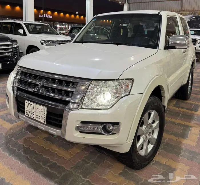 للبيع باجيرو 2020 بابين V6 3.8 سعودي 2