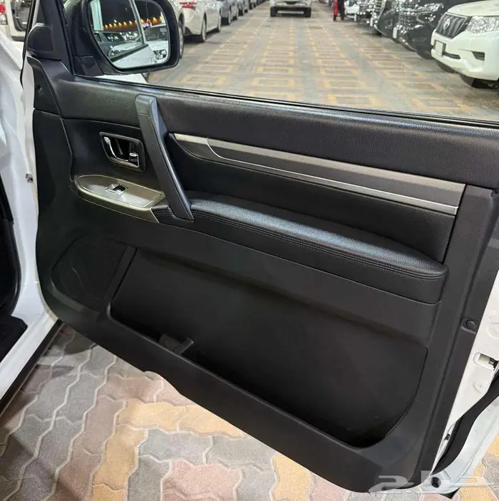 للبيع باجيرو 2020 بابين V6 3.8 سعودي 37