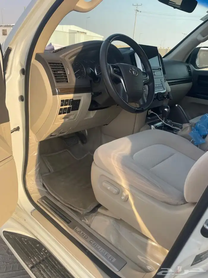 للبيع لاندكروزر GXR 2019   V8 (8 سلندر) 1