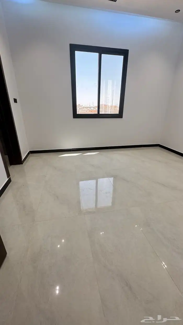 ادوار ممتازه في موقع مميز حي الحزم مساحه 300م 6