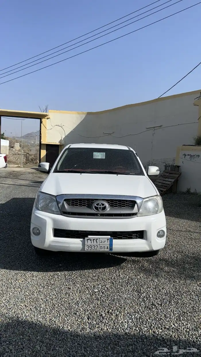هايلوكس GLX فل كامل . الممشى 390الف . السوم 35 الف . 1