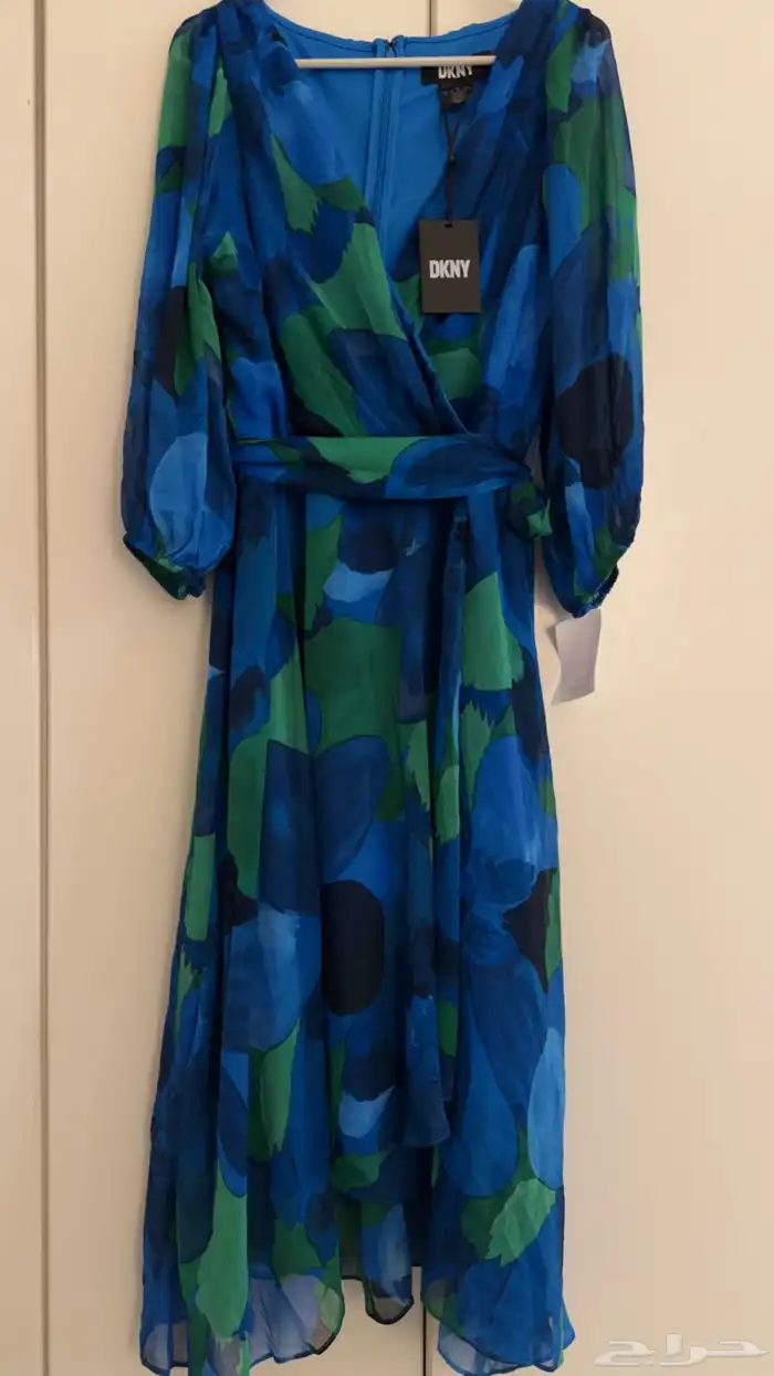 فستان من ماركة DKNY 10
