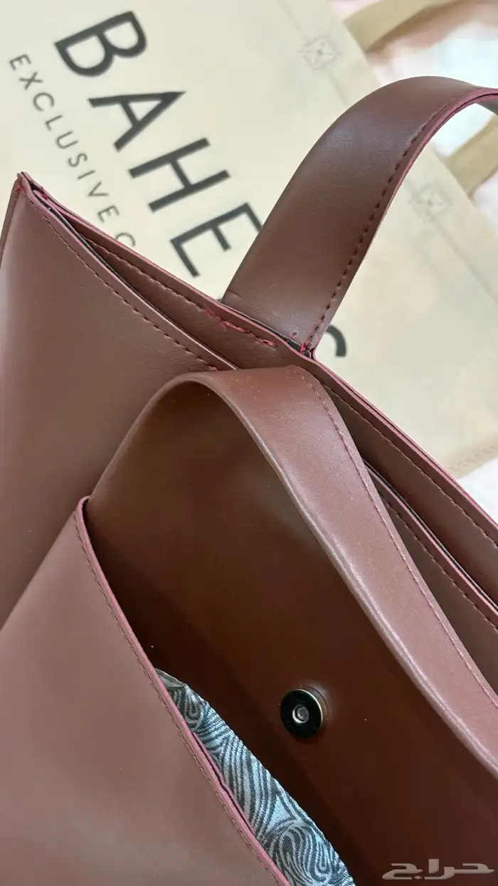 شنطه عنابيه جديده مو مستخدمه 0