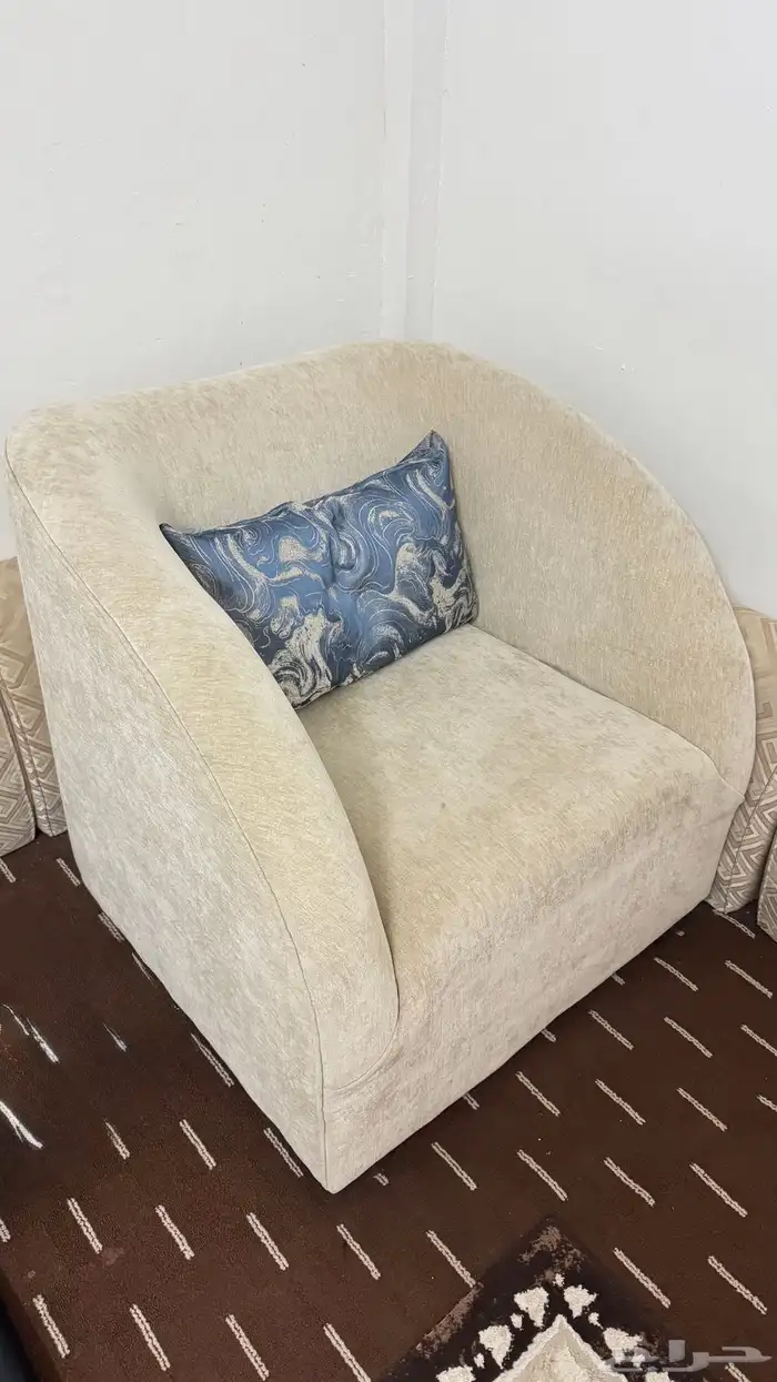 طاولتين مع كرسي للبيع على السوم 0