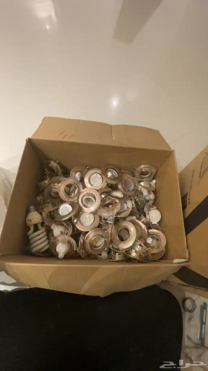 افياش كهرباء مستعمله و سبوت لايت مستعمله و مقابض ابواب مست 0