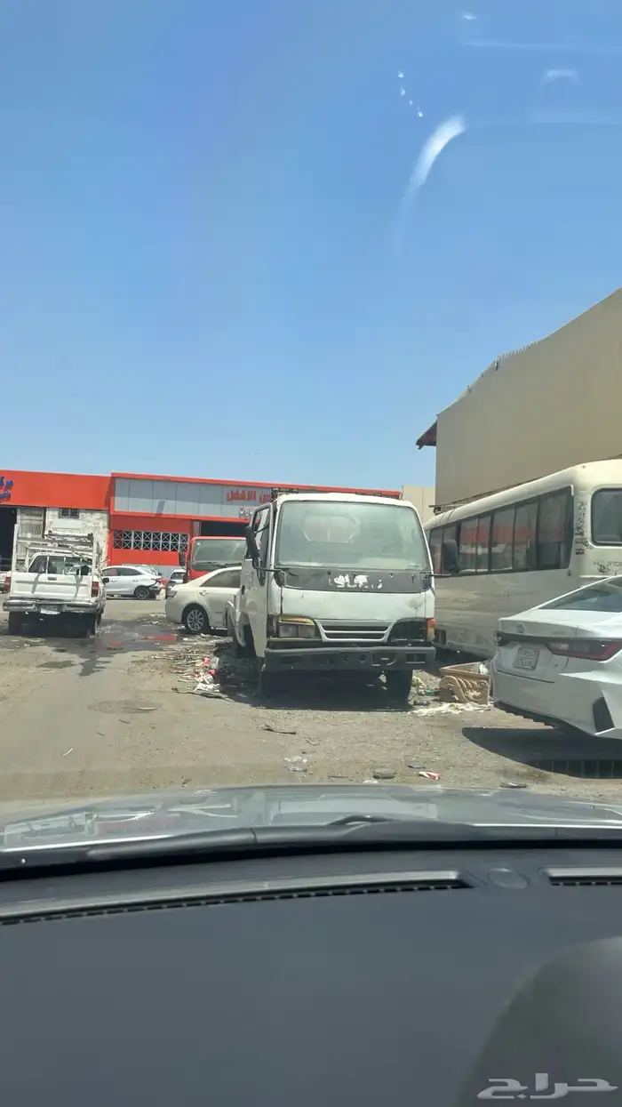 سطحة ايسوزو موديل 95 ولوحة مميزة رقم ثنائي 1