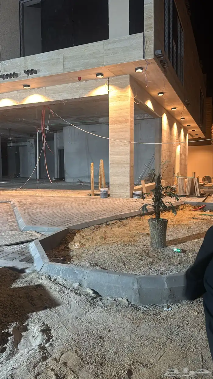 للايجار مكاتب ومعارض السدران جديده شمال الرياض حى النرجس 35