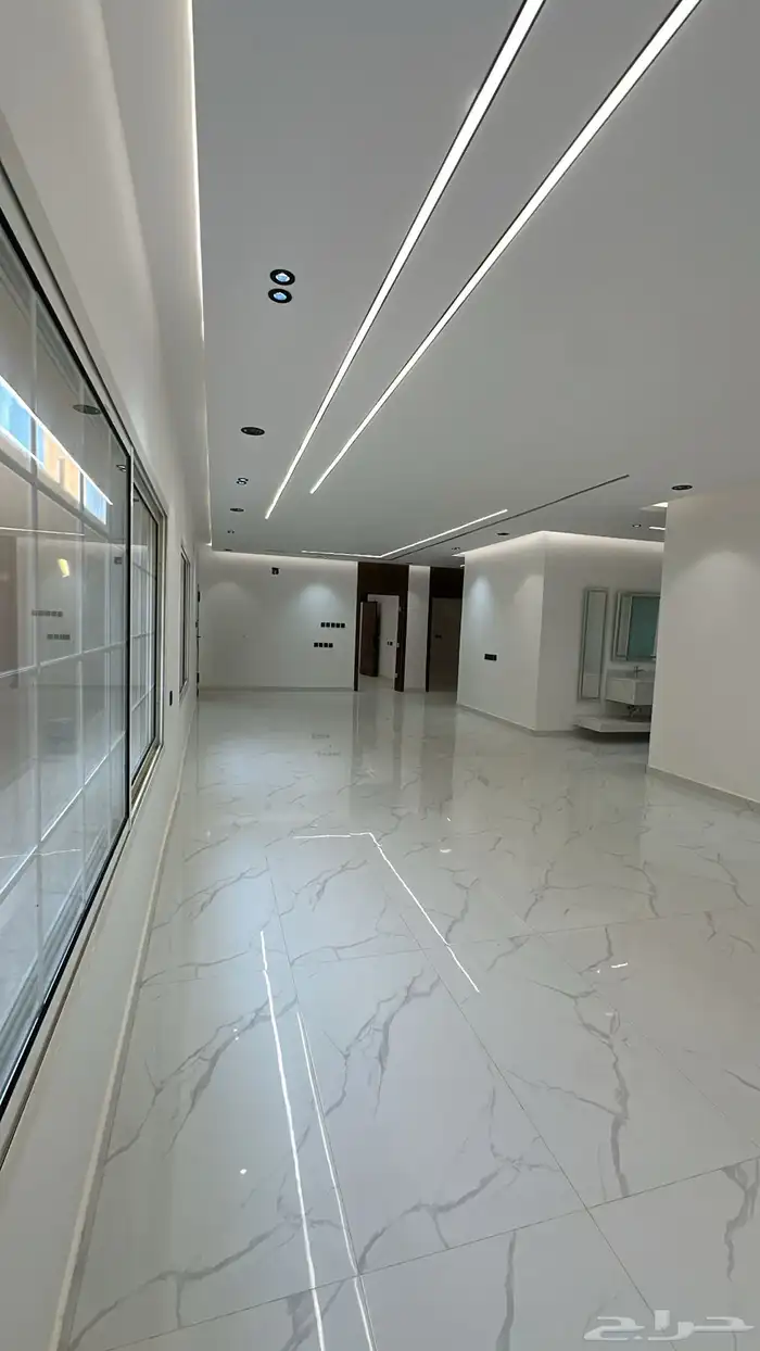للبيع فيلا زاويه مع شقتين مستقلة وغرفه سائق حي ظهرة لبن 375م 9
