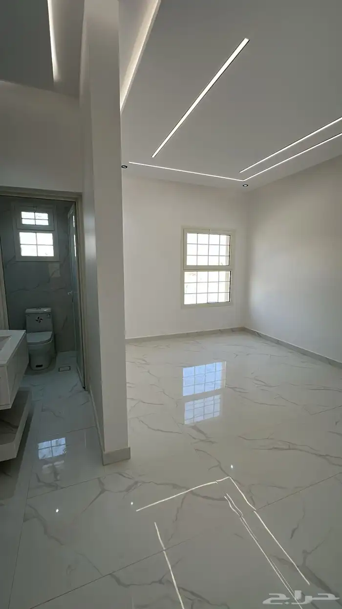 للبيع فيلا زاويه مع شقتين مستقلة وغرفه سائق حي ظهرة لبن 375م 12