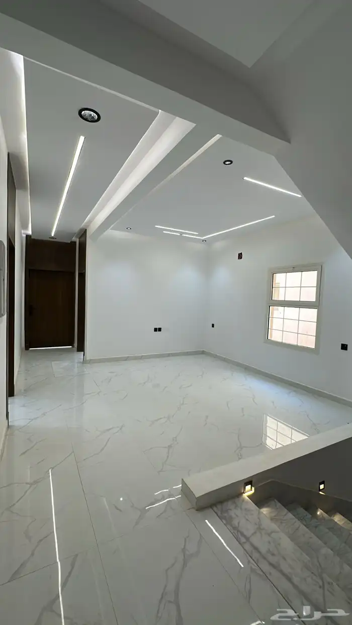للبيع فيلا زاويه مع شقتين مستقلة وغرفه سائق حي ظهرة لبن 375م 11