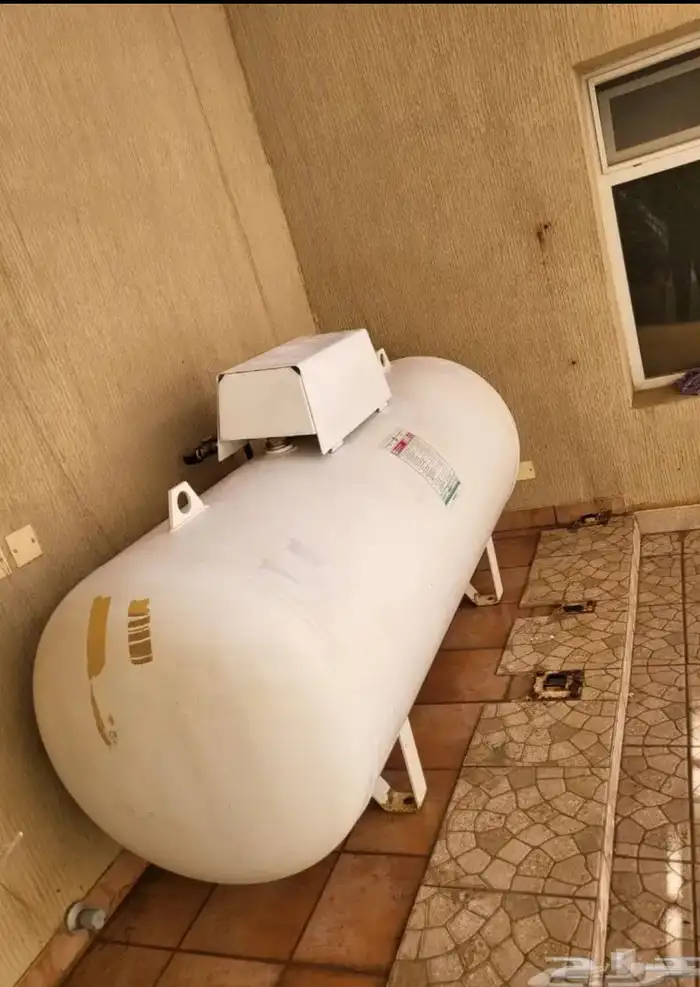 خزان غاز 1000 لتر للبيع بحالة ممتازة 0