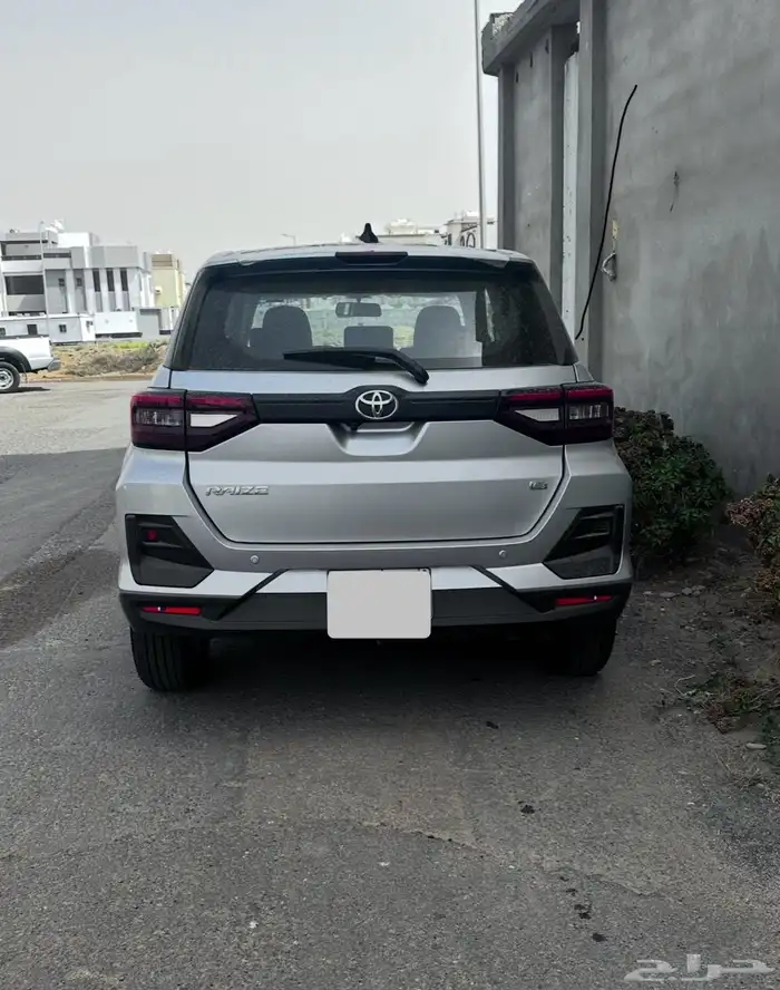 للتنازل تويوتا رايز 2024 اللون فضي 1