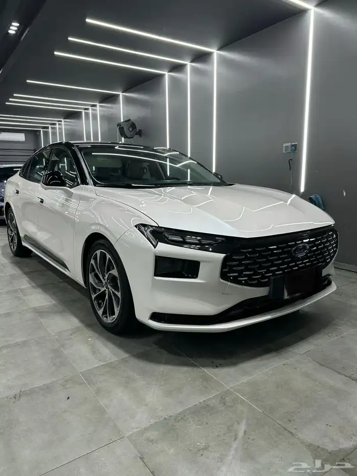 فورد تورس تيتانيوم 2025 3