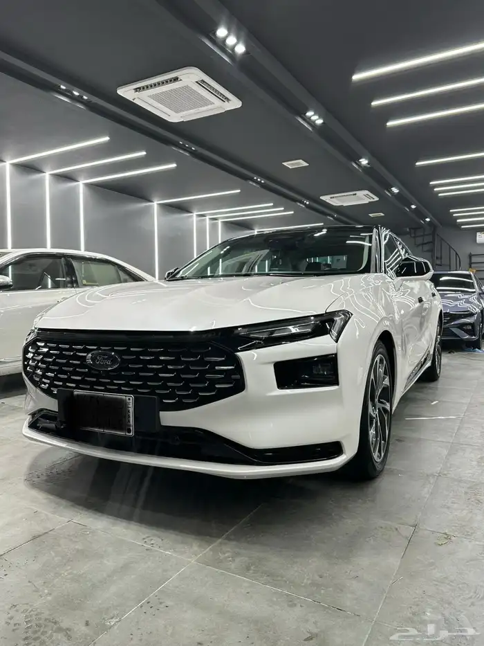 فورد تورس تيتانيوم 2025 1