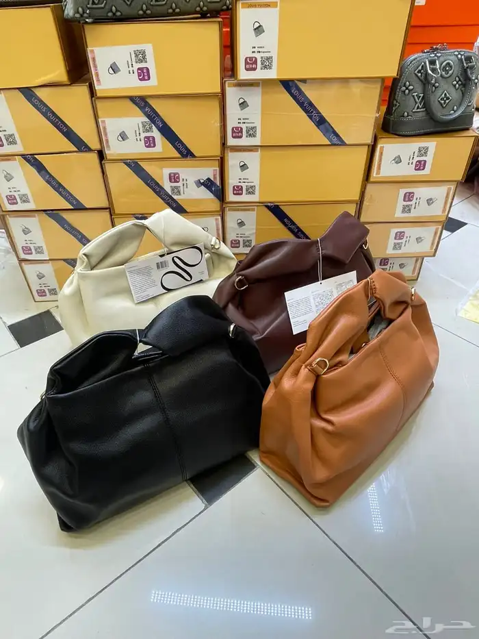عروض قوية للشنط بمناسبة اليوم الوطني 61