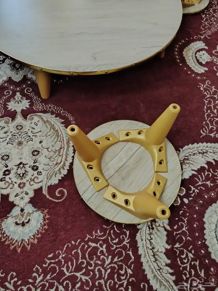 طاولات اثاث للبيع صغيرة وكبيرة 0