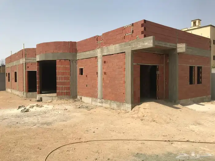 فيلا عظم بحي الرياض مساحة الارض 900م 0