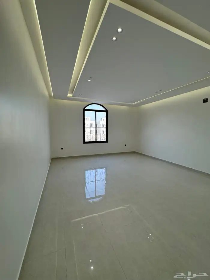دور اول للبيع حي الجنادريه 3