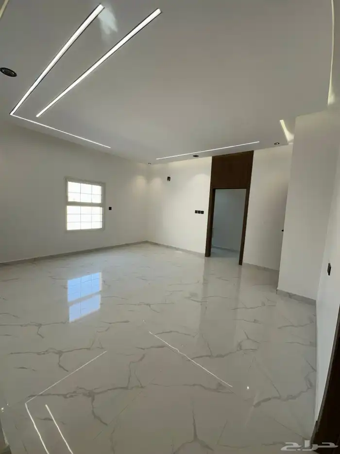 للبيع فيلا زاويه مع شقتين مستقلة وغرفه سائق حي ظهرة لبن 375م 22