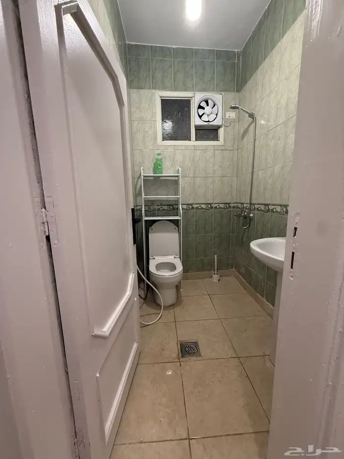 شقة راقية للايجار في العقيق 3