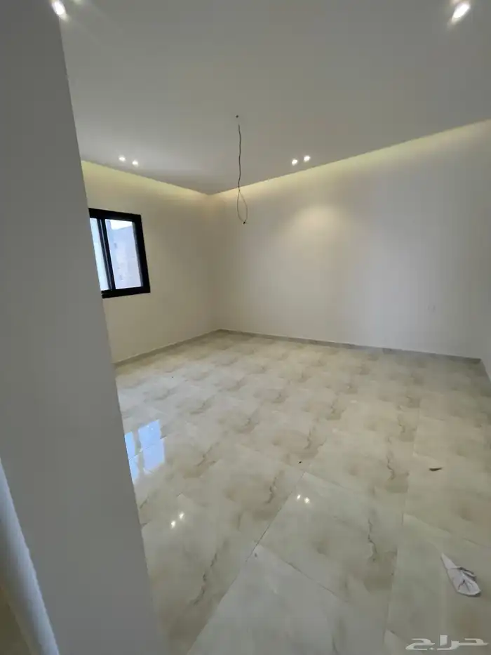 للبيع دور مؤسس شقق 20
