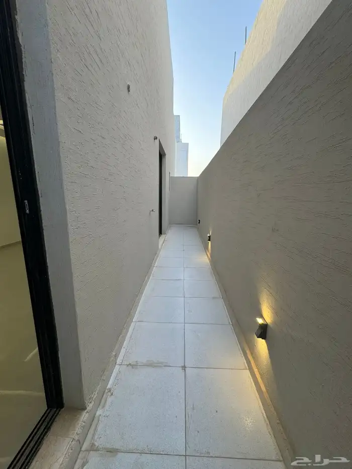 دور اول للبيع حي الجنادريه 6