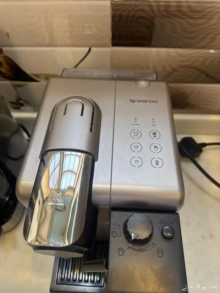 ماكينة نسبريسو كبسولات وحليب وماكينة فلتر 1
