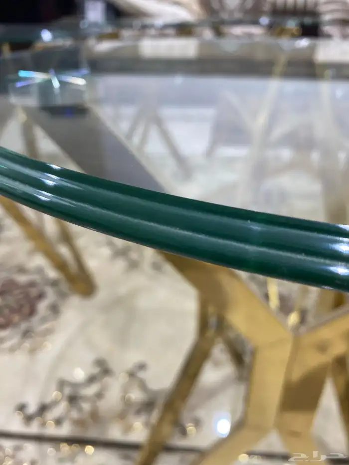طاولة زجاجية للبيع حبة كبيره و6 صغيره والقزاز دبل 3