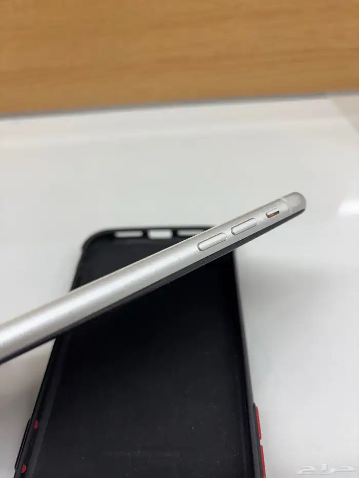 ايفون xr. 128 قيقا 4