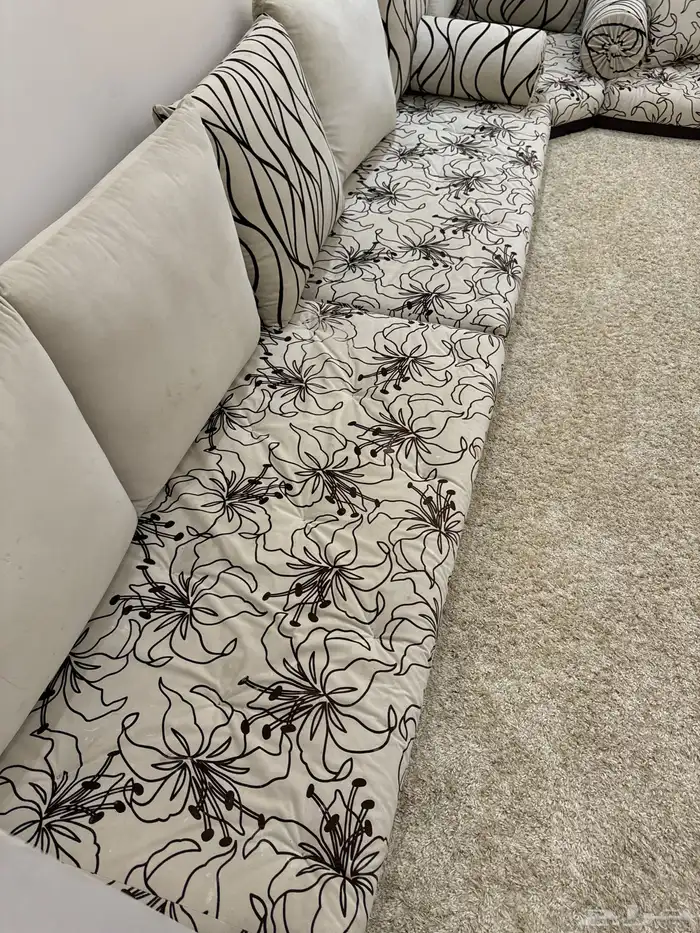 كنب ارضي مع فرشه مكرونه 1