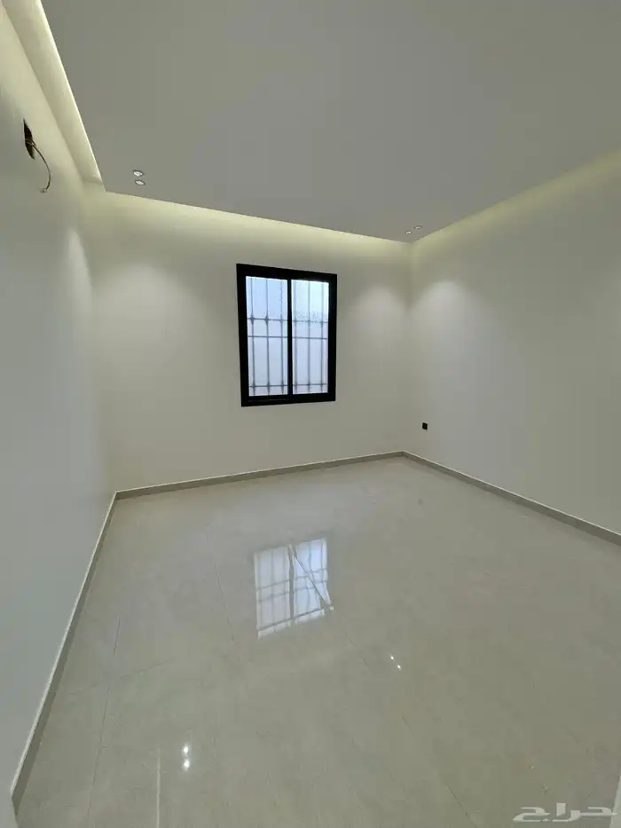 دور اول للبيع حي الجنادريه 9