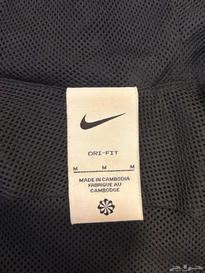 بلوفر صيفي أسود من Nike 2