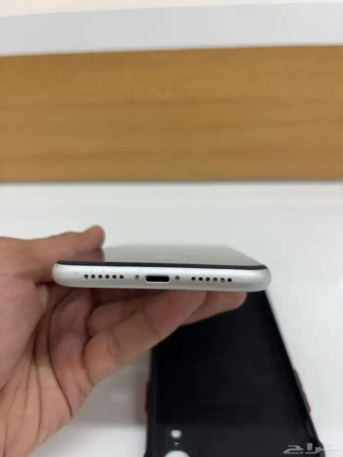 ايفون xr. 128 قيقا 9