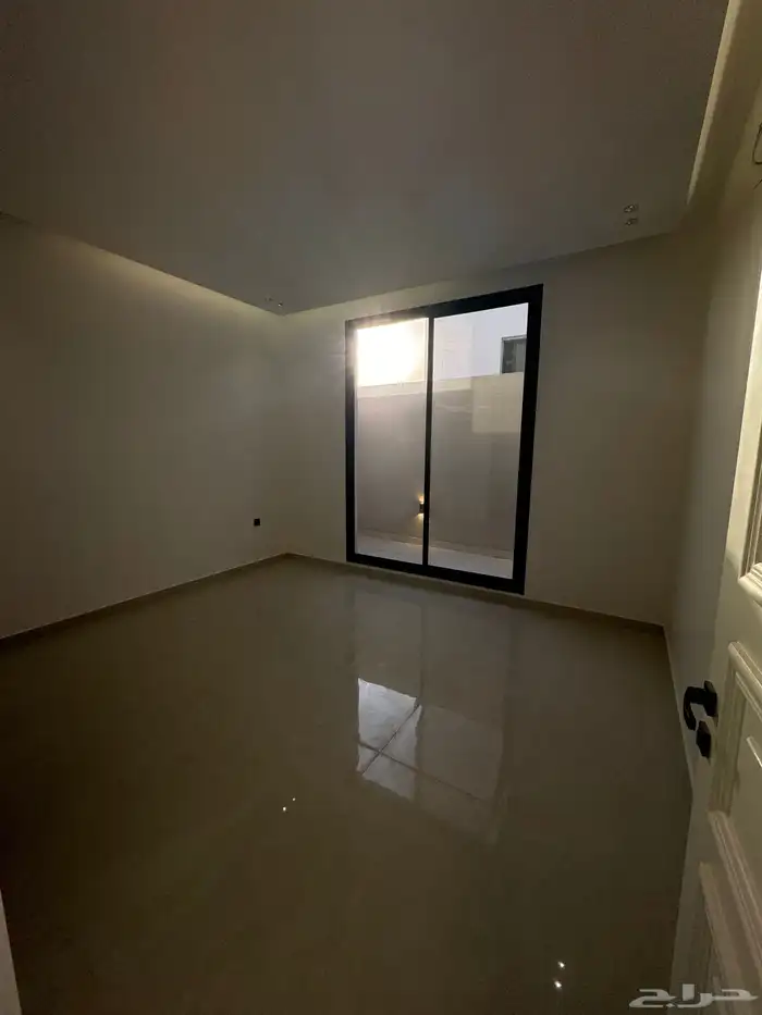 دور اول للبيع حي الجنادريه 8