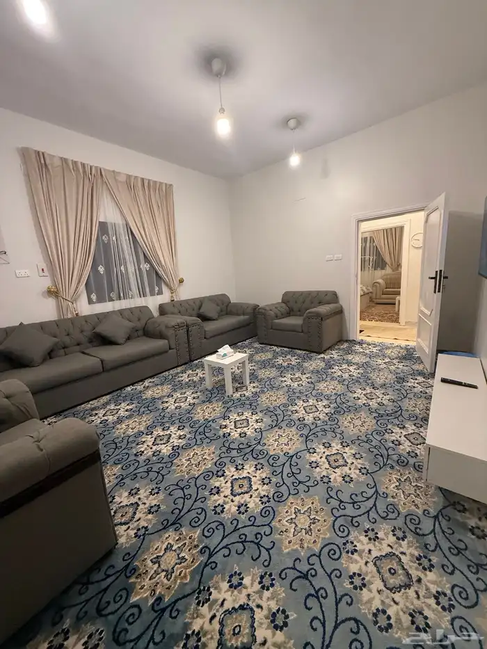 شقة راقية للايجار في العقيق 10