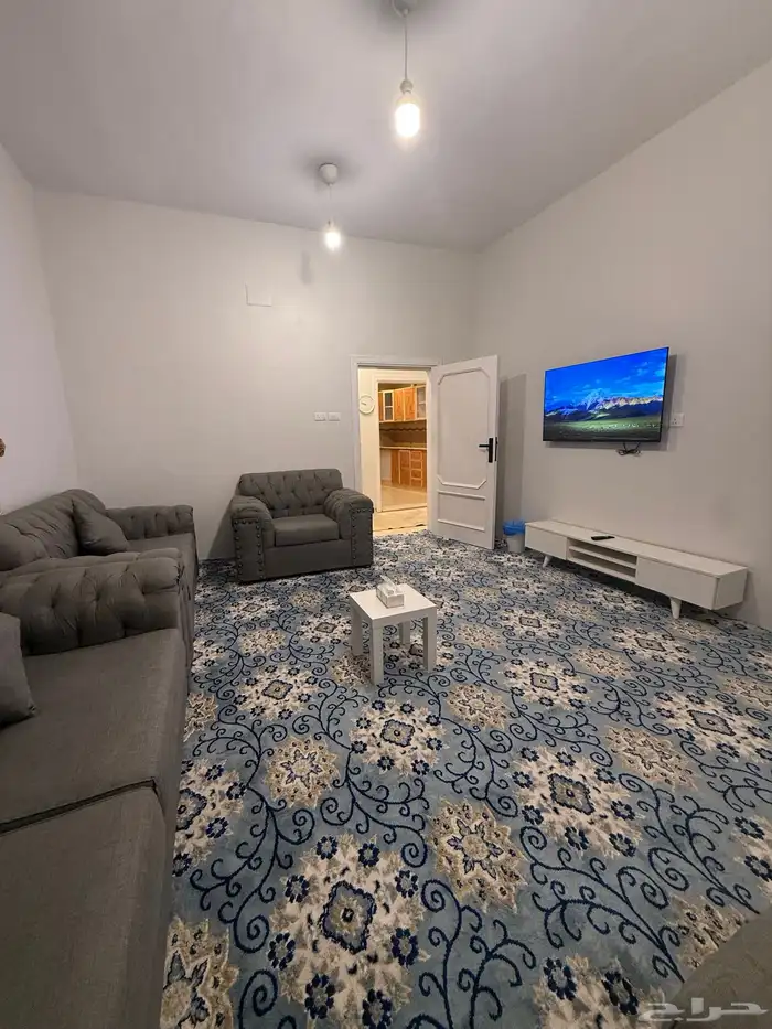 شقة راقية للايجار في العقيق 11